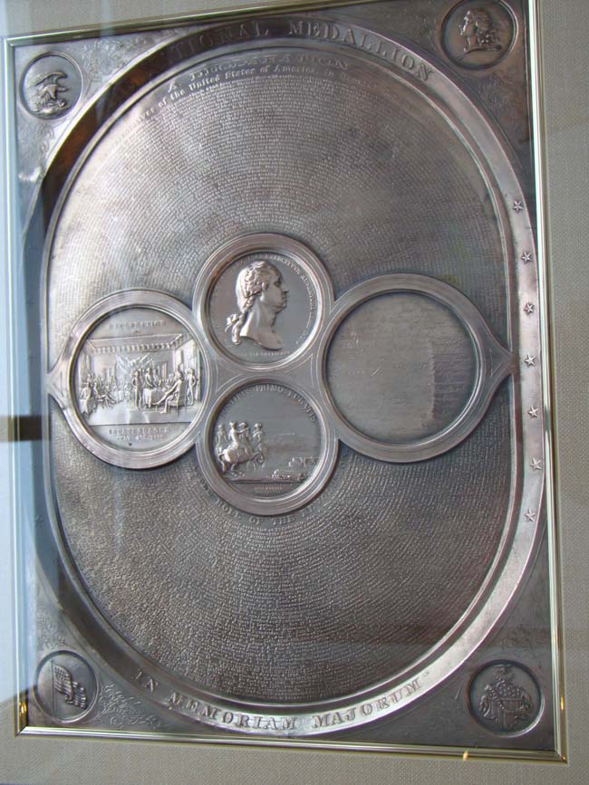 A rare American Patriotic silver plaque entitled "THE NATIONAL MEDALLION IN MEMORIUM MAJORUM" made in 1859 — image 2